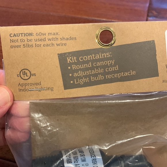 CEILING HARD-WIRE LIGHT KIT/New in bag/black single bulb 60W - Picture 2 of 4